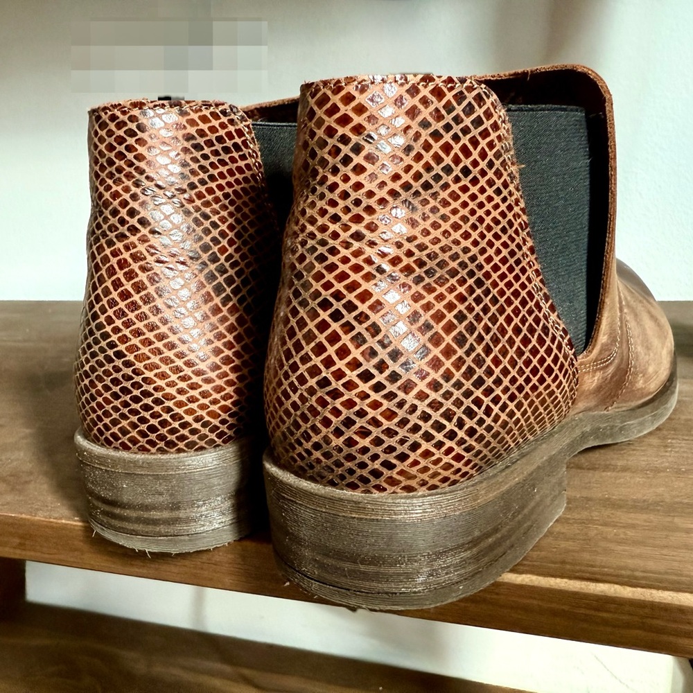 Clarks Brown Leather Slip-On Booties - Picture 4 of 4